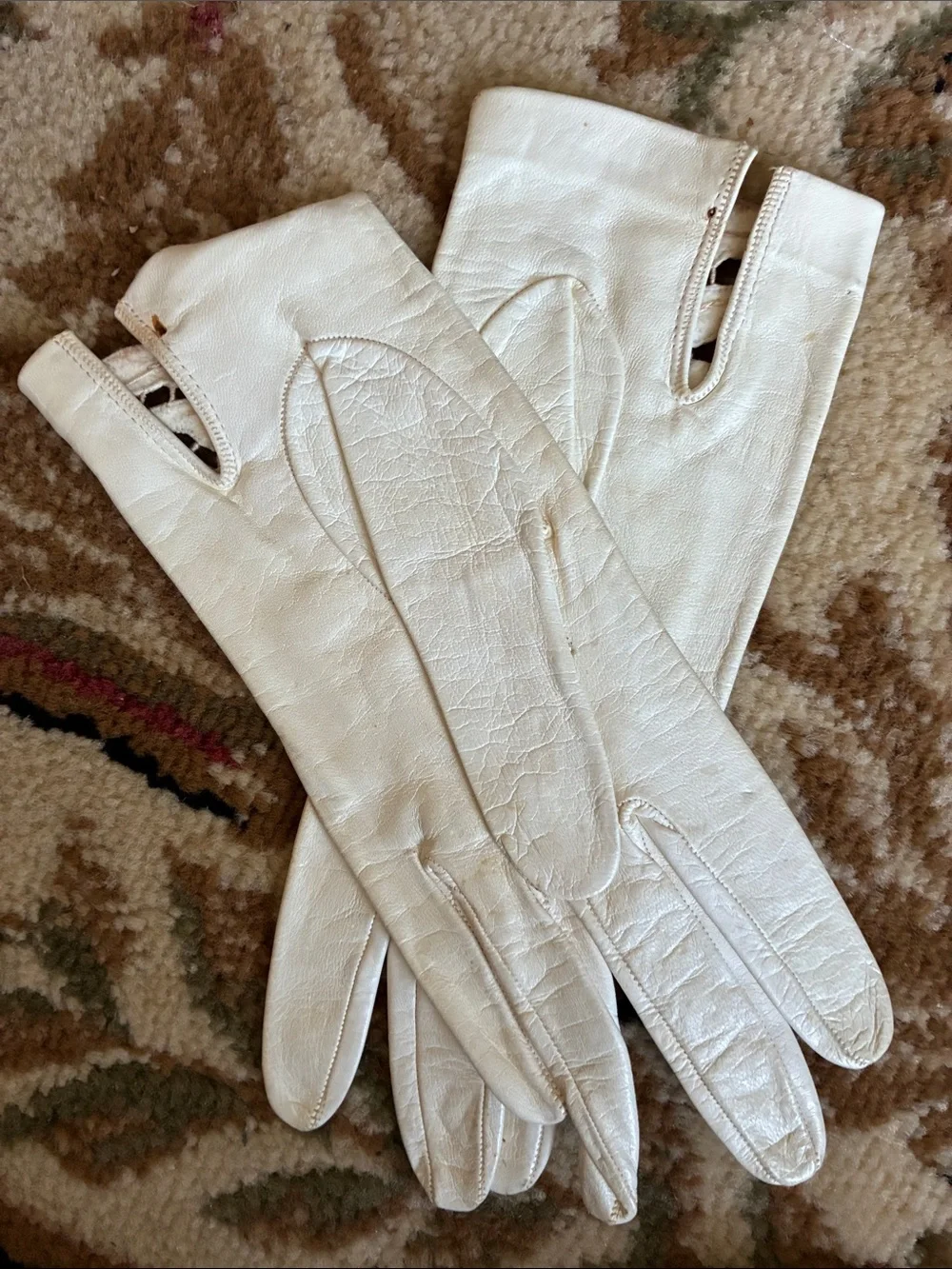 Vintage White Leather Gloves with Cutwork Detail